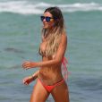 La très jolie surfeuse Anastasia Ashley passe ses vacances avec des amis à Miami le 18 juillet 2014