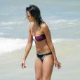  Jessica Alba profite d'une belle journée ensoleillée à la plage avec son mari Cash Warren et sa fille Honor à Mexico, le 10 juillet 2014  
 Photo exclusive 
