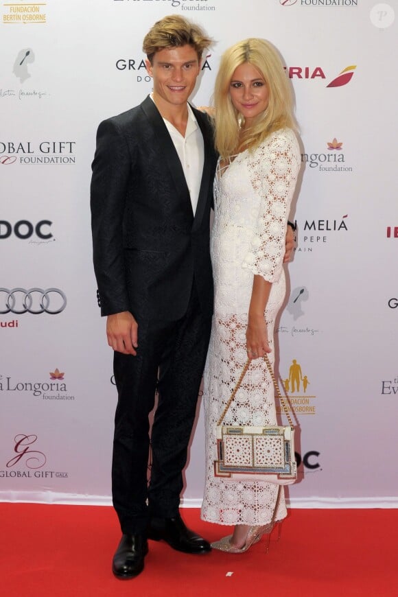 Pixie Lott et son petit-ami Oliver Cheshire lors du Global Gift Gala à Marbella, le 20 juillet 2014