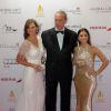 Bertin Osborne entre sa femme Fabiola Martinez et Eva Longoria lors du Global Gift Gala à Marbella, le 20 juillet 2014