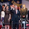 Le roi Philippe et la reine Mathilde de Belgique, enjoués et complices, ont assisté au bal populaire organisé place du jeu de balles à Bruxelles le 20 juillet 2014, à la veille de la fête nationale.