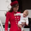 L'arrivée du prince George de Cambridge en Nouvelle-Zélande, à Wellington, le 7 avril 2014. Son premier voyage officiel à l'étranger, et déjà prêt à sauter des bras de sa maman. Le fils du prince William et de Kate Middleton a eu 1 an le 22 juillet 2014.