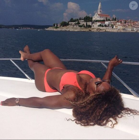 Serena Williams en vacances en Croatie, profite du soleil pour exposer ses formes, photo publiée sur son compte Instagram le 20 juillet 2014