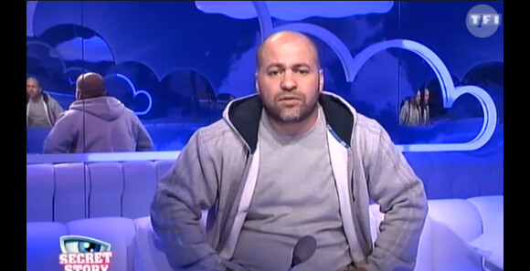 Abdel a enregistré un message pour ses camarades afin d'annoncer son départ (dans Secret Story 8, le mardi 22 juillet 2014.)