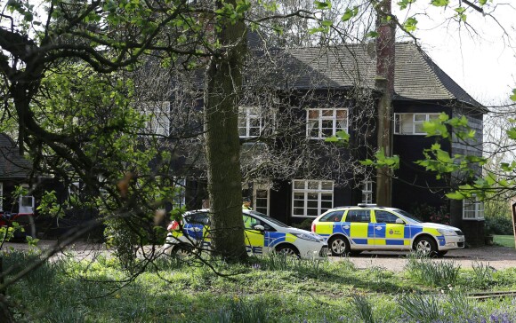 Les officiers de la police scientifique continue d'inspecter la maison de Peaches Geldof, où elle a été retrouvée morte le 7 avril 2014, à Wrotham. Le 8 avril 2014.