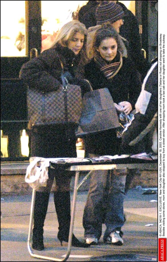 Caroline Kennedy et sa fille Rose en décembre 2003 à Broadway.