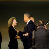 Le président américain Barack Obama arrive à Tokyo pour une visite d'Etat, accueilli par Caroline Kennedy, l'ambassadeur des États-Unis au Japon, le 23 avril 2014.