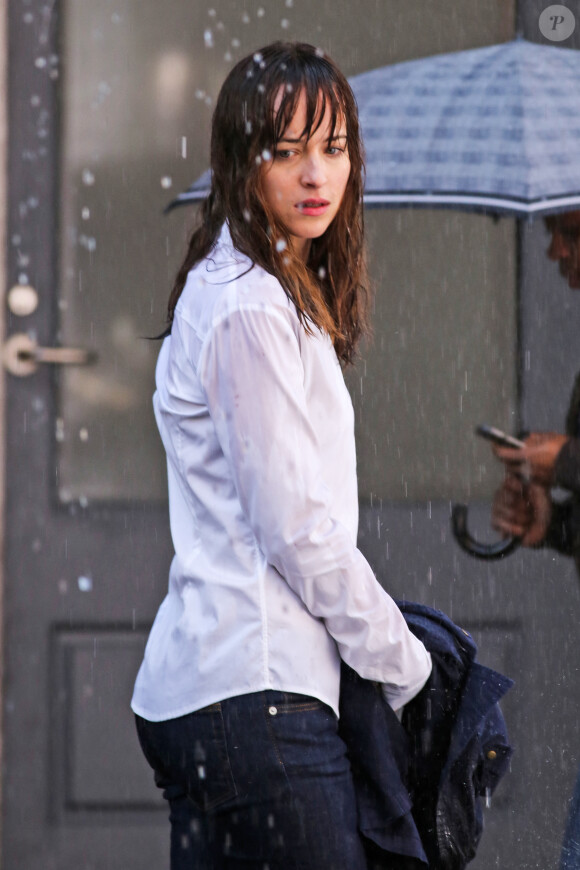Dakota Johnson sur le tournage de Fifty Shades of Grey à Vancouver, le 17 janvier 2014