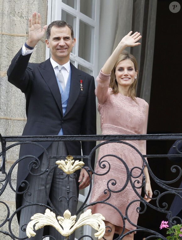 Le roi Felipe VI et la reine Letizia d'Espagne lors d'une réception à l'Hôtel de Ville de Saint-Jacques de Compostelle le 25 juillet 2014 pour célébrer l'offrande nationale à l'apôtre Saint Jacques, tradition remontant au XVIIe siècle.