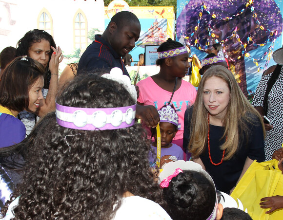 Chelsea Clinton, enceinte, à l'événement Pirate and Princess: Power of Doing Good organisé par la chaîne Disney Junior dans le quartier d'Harlem à New York, le 25 juillet 2014. La fille d'Hillary Clinton s'est adressée à des enfants de 2 à 7 ans et leur famille pour leur rappeller l'importance de s'investir pour faire le bien autour de soi.