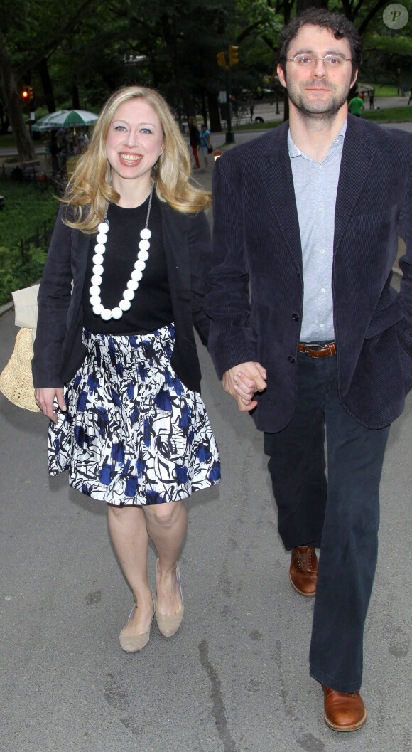 Marc Mezvinsky et sa femme Chelsea Clinton à New York, le 18 juin 2012. 