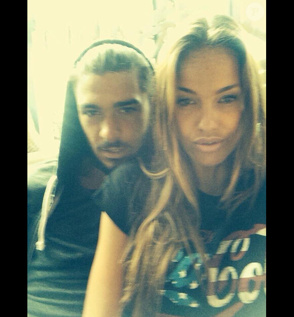 Julien en couple avec Vanessa Lawrens. Le duo pose régulièrement ensemble sur les réseaux sociaux.