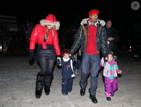 Mariah Carey et Nick Cannon avec leurs jumeaux Monroe et Moroccan à Aspen, le 23 décembre 2013.