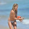 Exclusif - Sylvie Meis (ex-Van der Vaart), craquante en bikini, s'éclate sur une plage de Saint-Tropez. Le 30 juillet 2014.