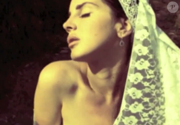 Lana Del Rey, mariée mystique dans le clip d'"Ultraviolence", dévoilé le 30 juillet 2014.