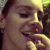 Lana Del Rey, en robe de mariée dans le clip d'"Ultraviolence", dévoilé le 30 juillet 2014.