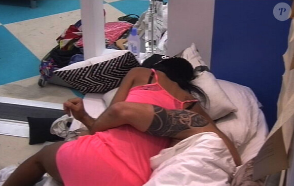 Jessica offre un réveil tendresse à Aymeric, Don Juan de Secret Story 8