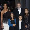 Luc Besson avec sa femme Virginie Silla et ses enfants lors de l'inauguration de la Cité du cinéma à Saint-Denis le 21 septembre 2012