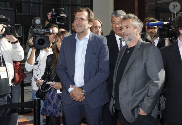 Christophe Lambert et Luc Besson lors de la conférence de presse de l'inauguration de la Cité du cinéma à Saint-Denis le 21 septembre 2012