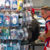 Franck Ribéry fait les magasins à l'aéroport de Munich, le 30 juillet 2014, avant son départ pour les Etats-Unis