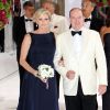 Charlene de Monaco, enceinte, et son époux le prince Albert II lors du 66e Gala de la Croix Rouge au Sporting de Monte-Carlo le 1er août 2014 