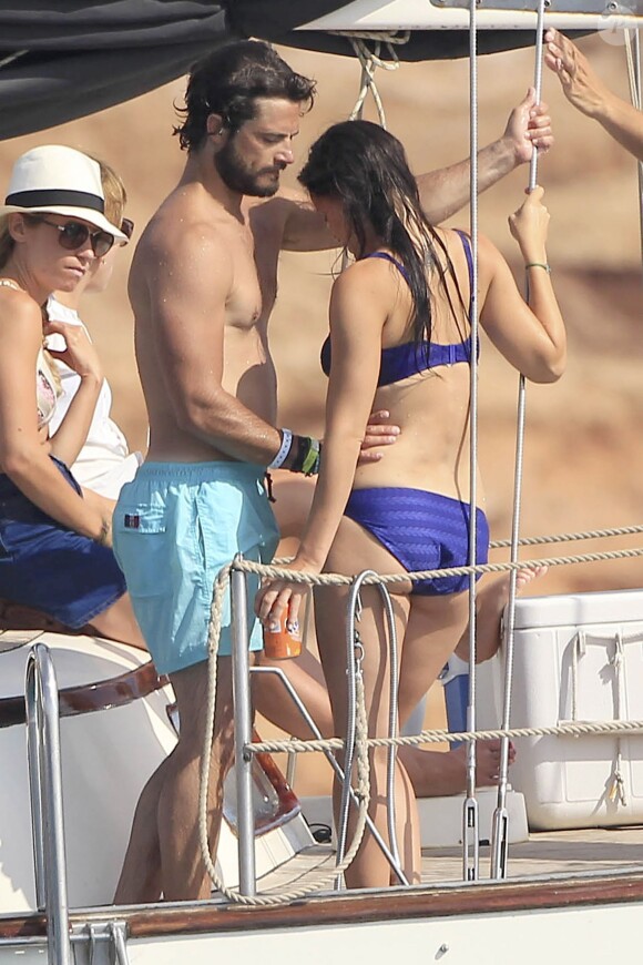 Sofia Hellqvist et son fiancé le prince Carl Philip de Suède en vacances avec des amis à Ibiza, le 28 juillet 2014.
