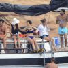 Sofia Hellqvist et son fiancé le prince Carl Philip de Suède en vacances avec leurs amis à Ibiza, le 28 juillet 2014.