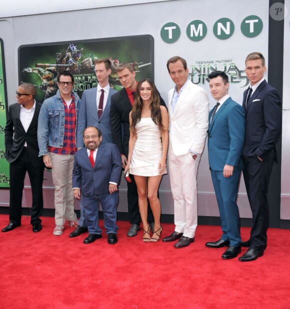 Will Arnett et Megan Fox avec le casting du film à la première du film "Teenage Mutant Ninja Turtles" à Westwood, le 3 août 2014.
