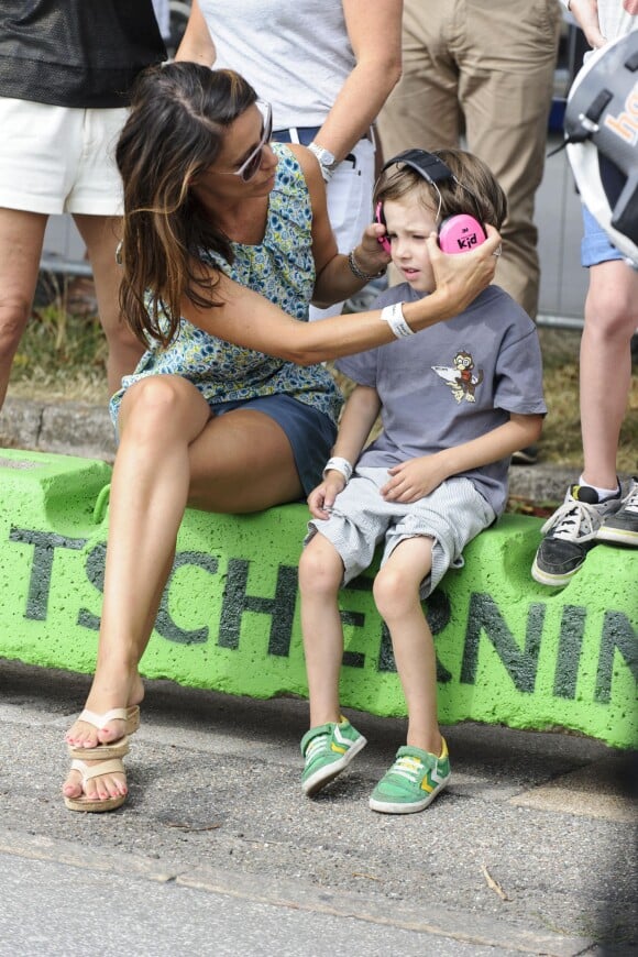 La princesse Marie de Danemark et son fils le prince Henrik, 5 ans, le 2 août 2014 au Grand Prix historique de Copenhague, que le prince Joachim de Danemark a remporté avec Tom Kristensen le 3 août.