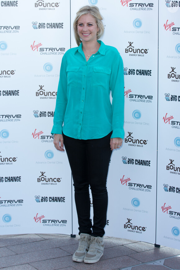 Holly Branson, enceinte de jumeaux, a encouragé son frère Sam Branson et son équipe au départ du Virgin Strive Challenge, le 7 août 2014 à Londres