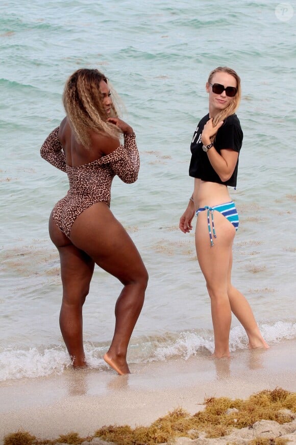 Caroline Wozniacki en vacances à Miami avec Serena Williams le 1er juin 2014