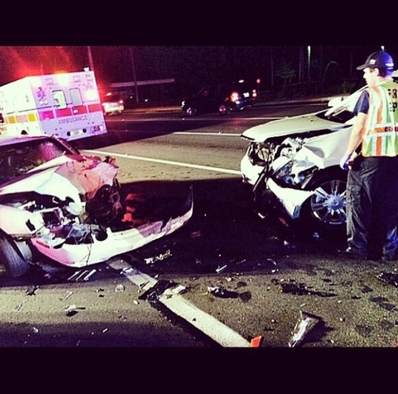Dwayne Johnson a posté sur Instagram le 10 août 2014 une photo de l'accident de voiture dont a été victime sa mère et sa cousine, provoquée par une femme ivre au volant.