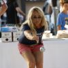 Cécile de Ménibus participe au tournoi de pétanque des VIP sur la Place des Lices à Saint-Tropez, le 11 août 2014.