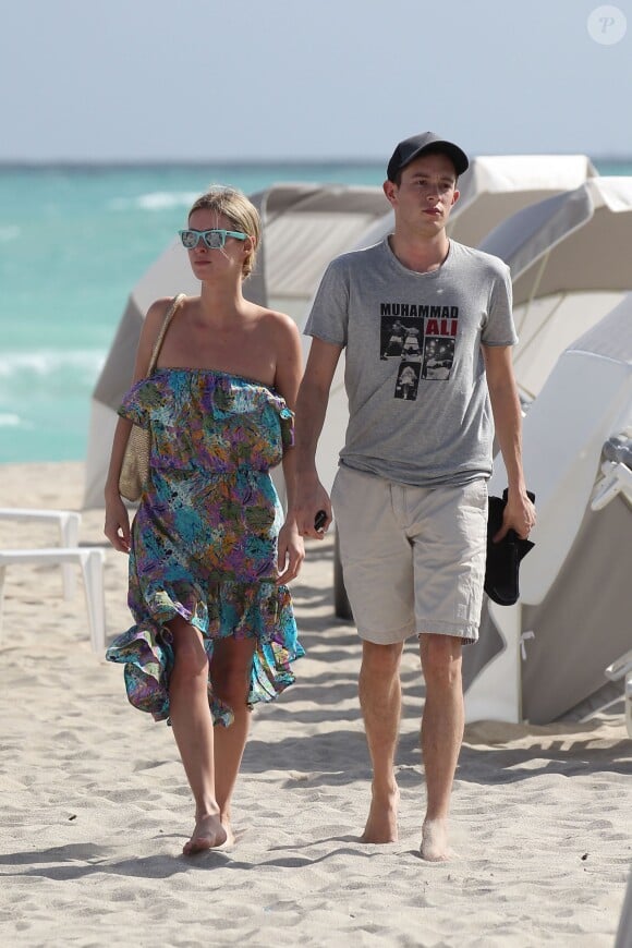Nicky Hilton et son boyfriend James Rothschild se baladent dans les rues de Miami, le 31 décembre 2012.