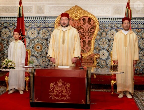 Le roi Mohammed VI du Maroc avec son fils le prince Moulay El Hassan et son frère le prince Moulay Rachid lors de la Fête du Trône en juillet 2014