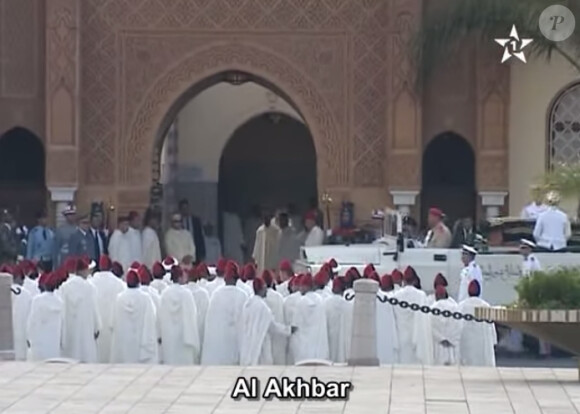 Image des obsèques de la princesse Lalla Fatima Zahra, lundi 11 août 2014 à Rabat, en présence de son neveu le roi Mohammed VI du Maroc, particulièrement affecté.