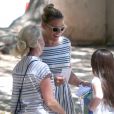 Exclusif - La sympathique Busy Philipps a amené sa fille Birdie Silverstein jouer dans un parc à Los Feliz. Le 14 août 2014.