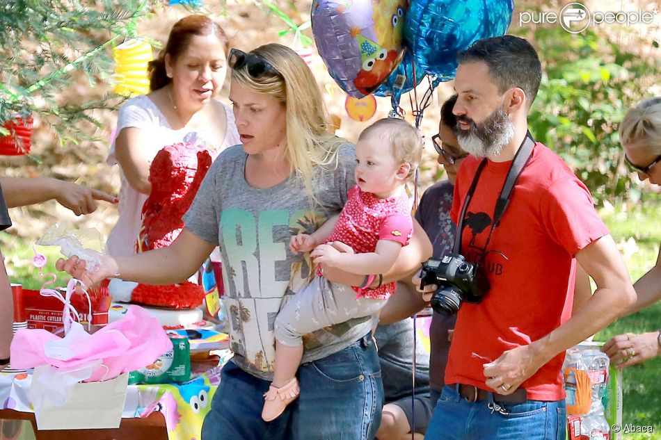Busy Philipps et son mari Marc Silverstein ont organisé une fête pour le premier anniversaire de leur fille Cricket à Los Angeles, le 3 juillet 2014.