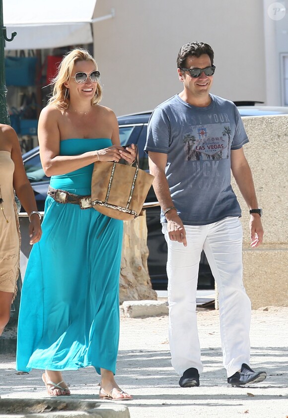 Exclusif - Laurent Gerra et sa compagne Christelle Lyon se promènent dans les rues de Saint-Tropez le 7 août 2014.