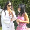 Leïla et Nathalie discutent dans le jardin (dans Secret Story 8, le samedi 16 août 2014.)