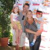 Scott Foley, sa femme Marika Dominczyk et leurs deux enfants Malina et Keller assistent au spectacle Pirate & Princess : Power of Doing Good au Brookside Park. Pasadena, le 16 août 2014.