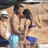 Le prince Carl Philip de Suède et sa fiancée Sofia Hellqvist en vacances avec des amis à Ibiza, le 28 juillet 2014.