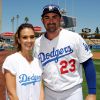 Jessica Alba, invitée à effectuer le premier lancer d'un match des Dodgers à Los Angeles. Un rêve qui se réalise pour la belle actrice ! Le 17 août 2014