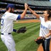 Jessica Alba, invitée à effectuer le premier lancer d'un match des Dodgers à Los Angeles. Un rêve qui se réalise pour la belle actrice de 33 ans ! Le 17 août 2014