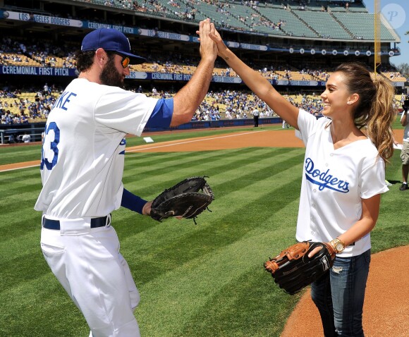 Jessica Alba, invitée à effectuer le premier lancer d'un match des Dodgers à Los Angeles. Un rêve qui se réalise pour la belle actrice de 33 ans ! Le 17 août 2014