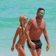 Laura Cremaschi et son chéri Andrea Perone profitent de la plage à Miami. Le 16 août 2014.