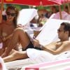 Sveva Alviti et son compagnon Francesco Pozzessere profitent en amoureux de la plage à Miami, le 16 août 2014.