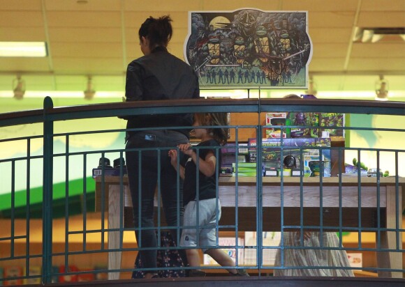 Kim Kardashian et son neveu Mason se rendent au cinéma pour regarder Teenage Mutant Ninja Turtles. Calabasas, le 19 août 2014.