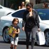 Kim Kardashian et son neveu Mason quittent une librairie Barnes & Nobles à Calabasas. Le 19 août 2014.