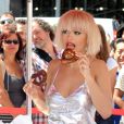 Rita Ora fête le lancement du nouveau parfum MYNY de DKNY à New York, le 19 août 2014.